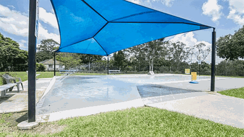 Shaded children’s wading pool 