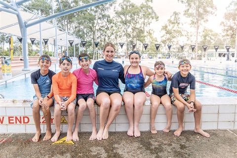 Learn to swim instructor with children